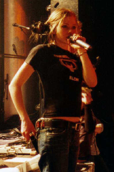 Avril_Madrid_27Nov02-1.jpg