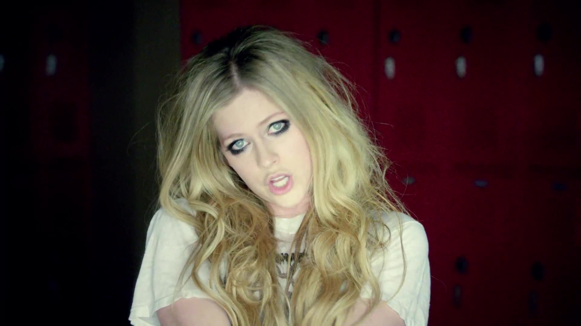 HeresToNeverGrowingUp-Avril-Rockcom_102.jpg
