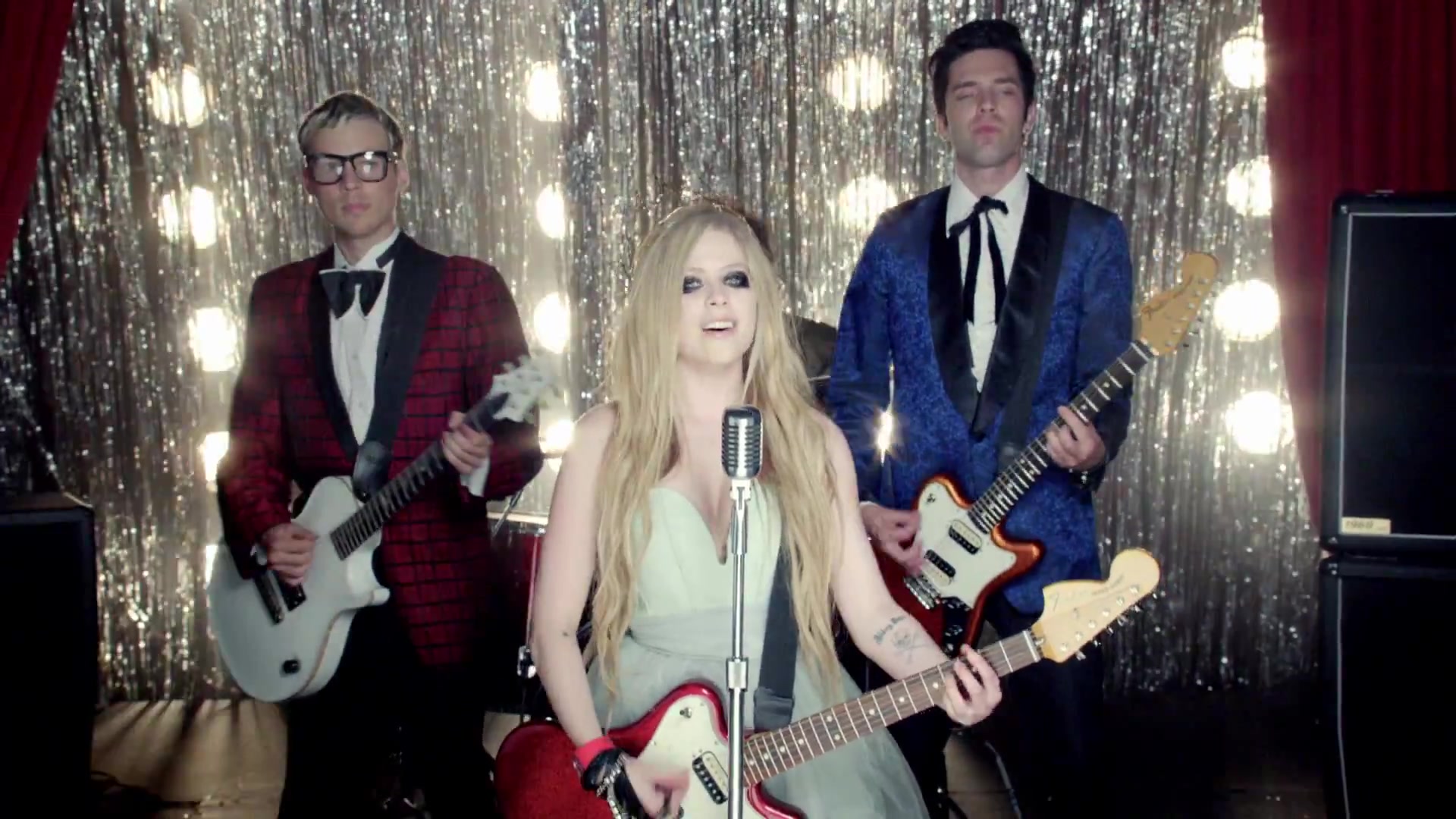 HeresToNeverGrowingUp-Avril-Rockcom_117.jpg
