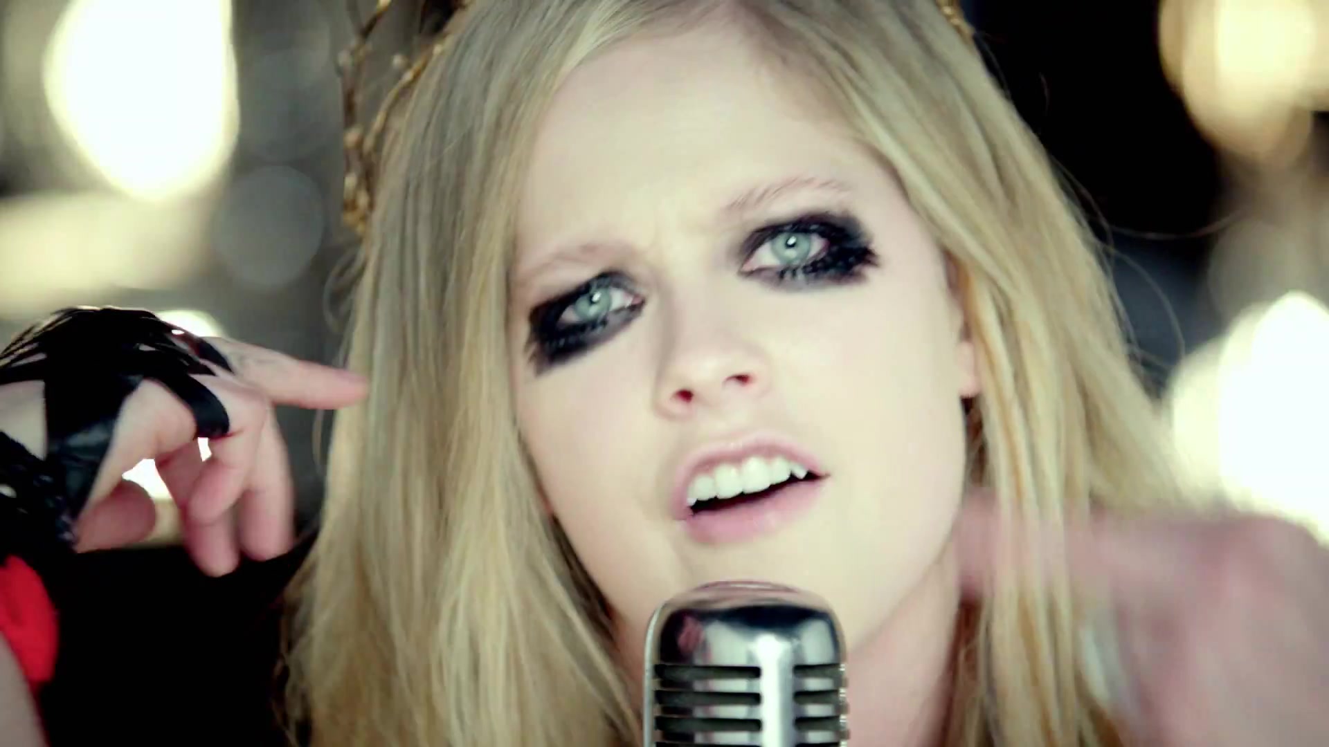 HeresToNeverGrowingUp-Avril-Rockcom_269.jpg