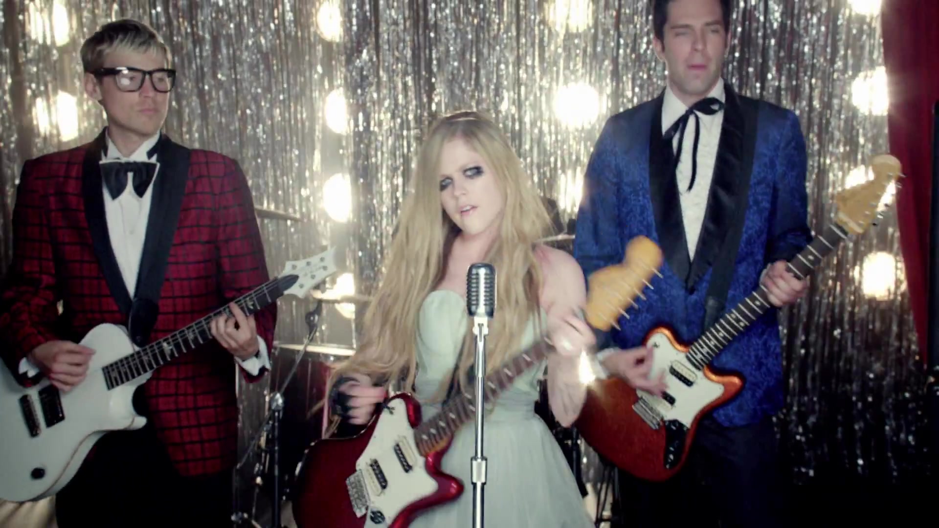 HeresToNeverGrowingUp-Avril-Rockcom_274.jpg
