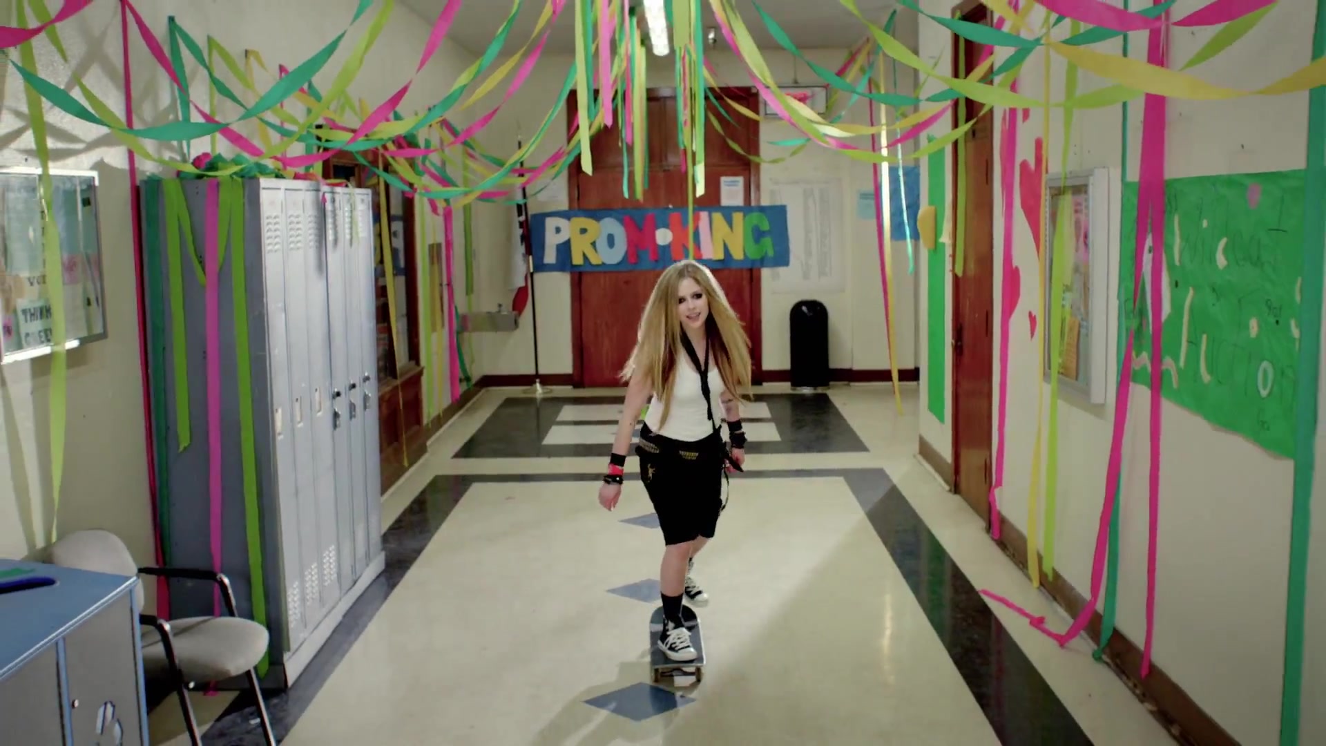 HeresToNeverGrowingUp-Avril-Rockcom_309.jpg