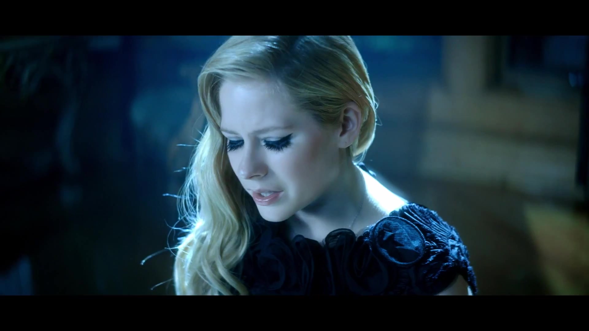 Avril_Lavigne___Let_Me_Go_ft_Chad_Kroeger_077.jpg