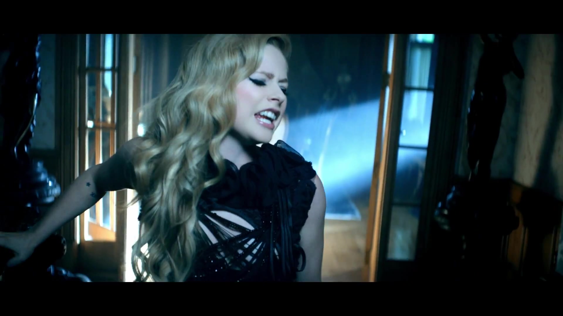 Avril_Lavigne___Let_Me_Go_ft_Chad_Kroeger_089.jpg