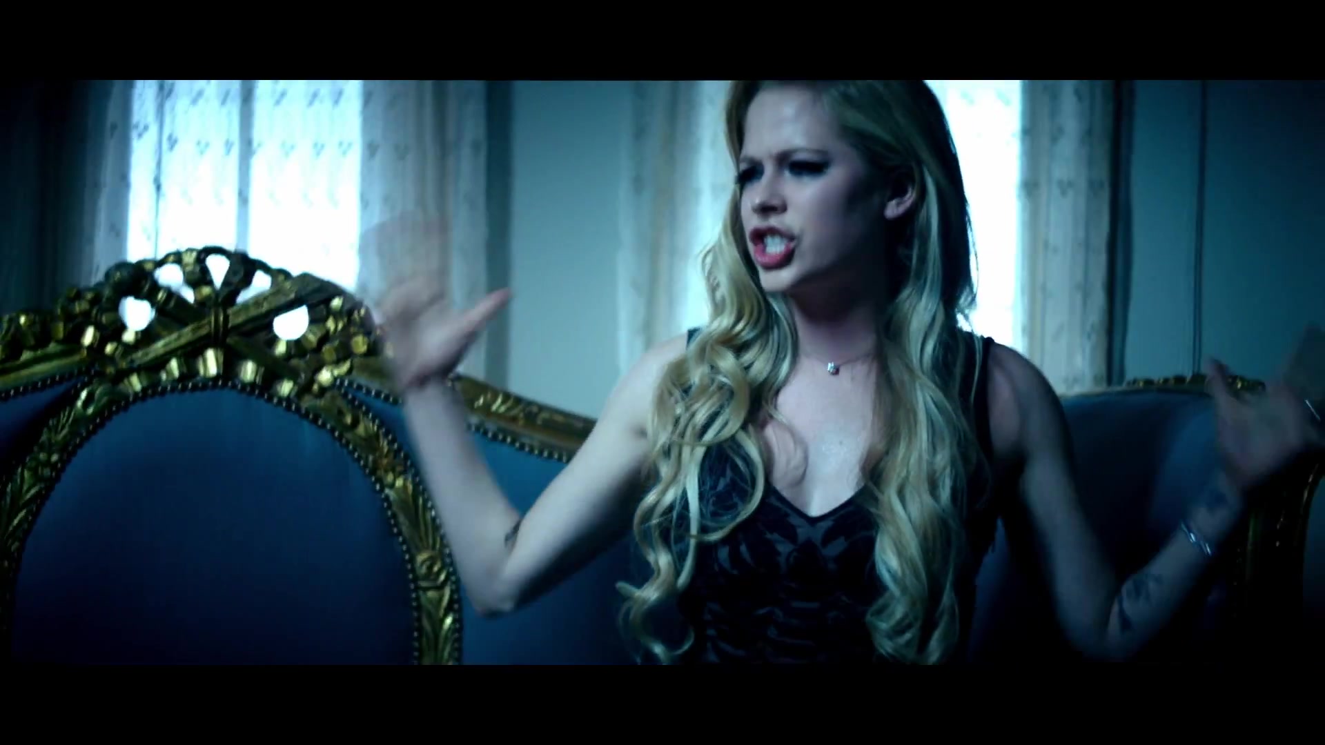 Avril_Lavigne___Let_Me_Go_ft_Chad_Kroeger_096.jpg