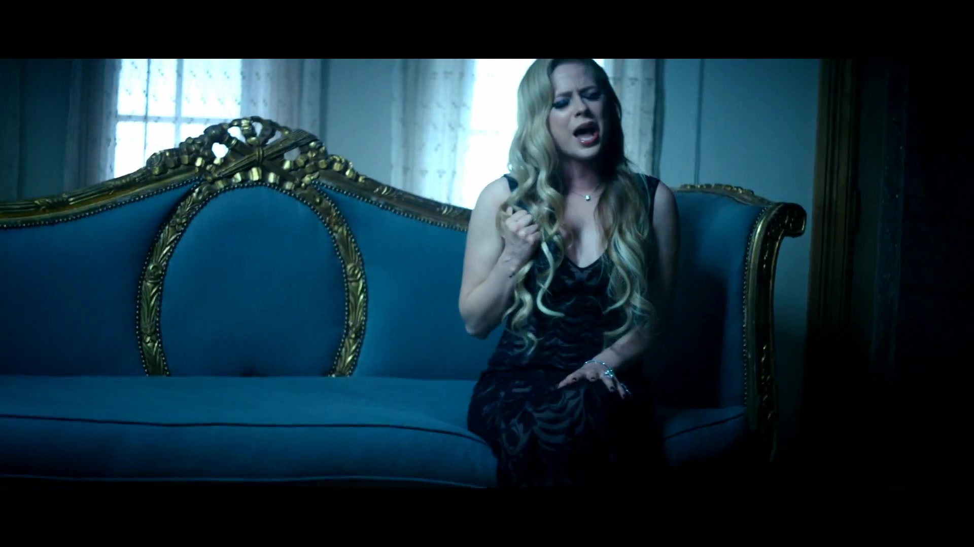 Avril_Lavigne___Let_Me_Go_ft_Chad_Kroeger_098.jpg
