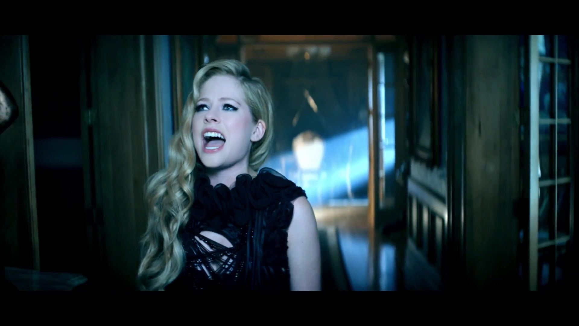 Avril_Lavigne___Let_Me_Go_ft_Chad_Kroeger_100.jpg