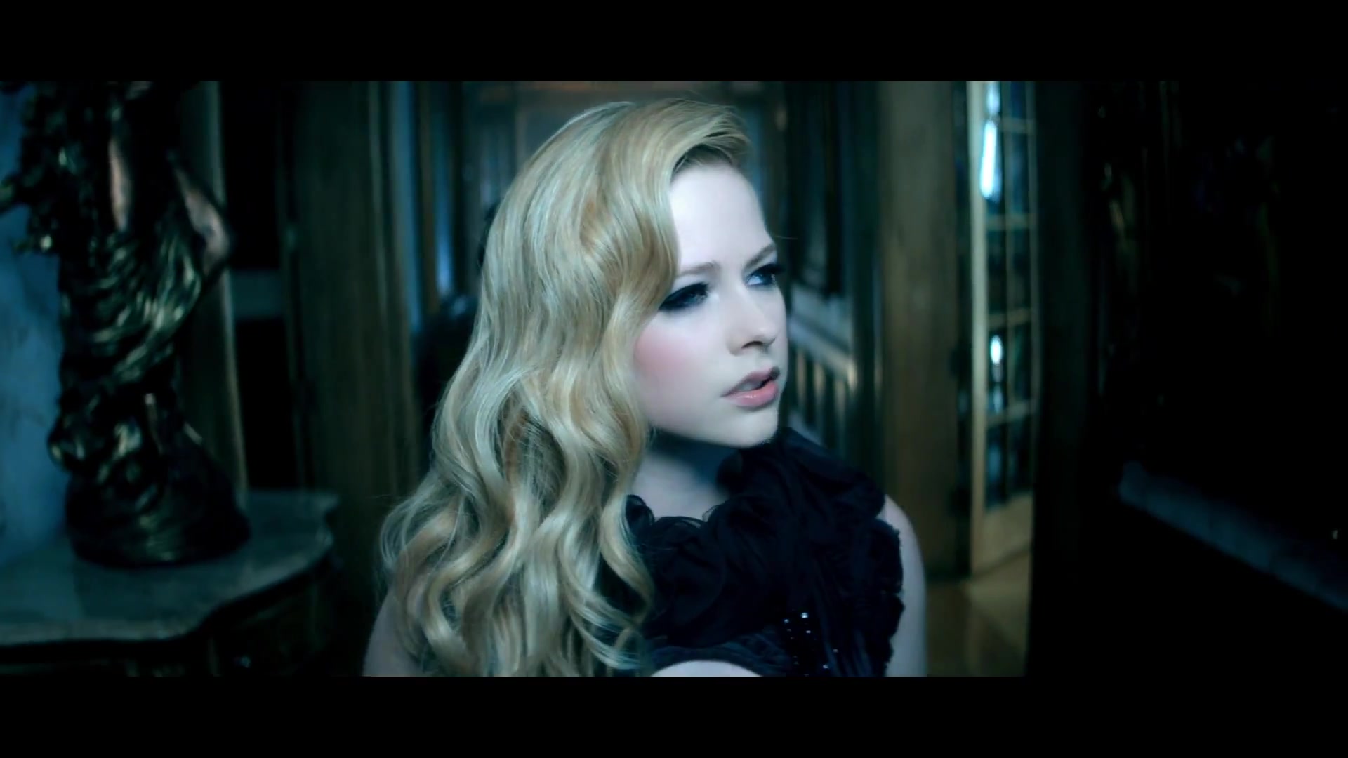 Avril_Lavigne___Let_Me_Go_ft_Chad_Kroeger_160.jpg
