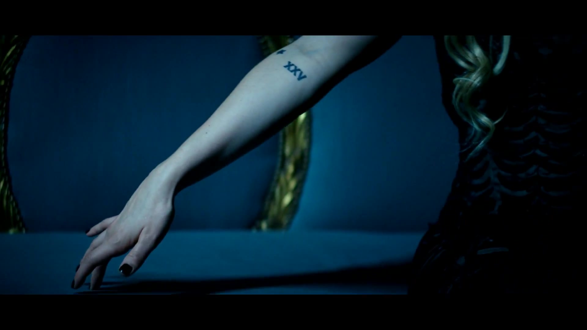 Avril_Lavigne___Let_Me_Go_ft_Chad_Kroeger_248.jpg
