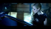 Avril_Lavigne___Let_Me_Go_ft_Chad_Kroeger_252.jpg