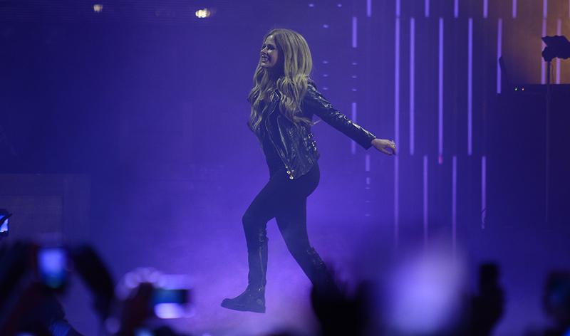 Avril-Performs.jpg
