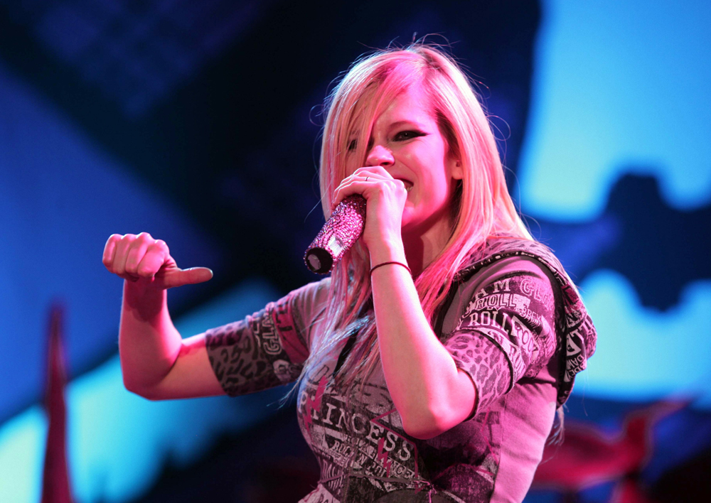 06201_Avril_Lavigne_-_TBDT_in_Beijing_-_6th_Oct_2008_013_122_573lo.jpg