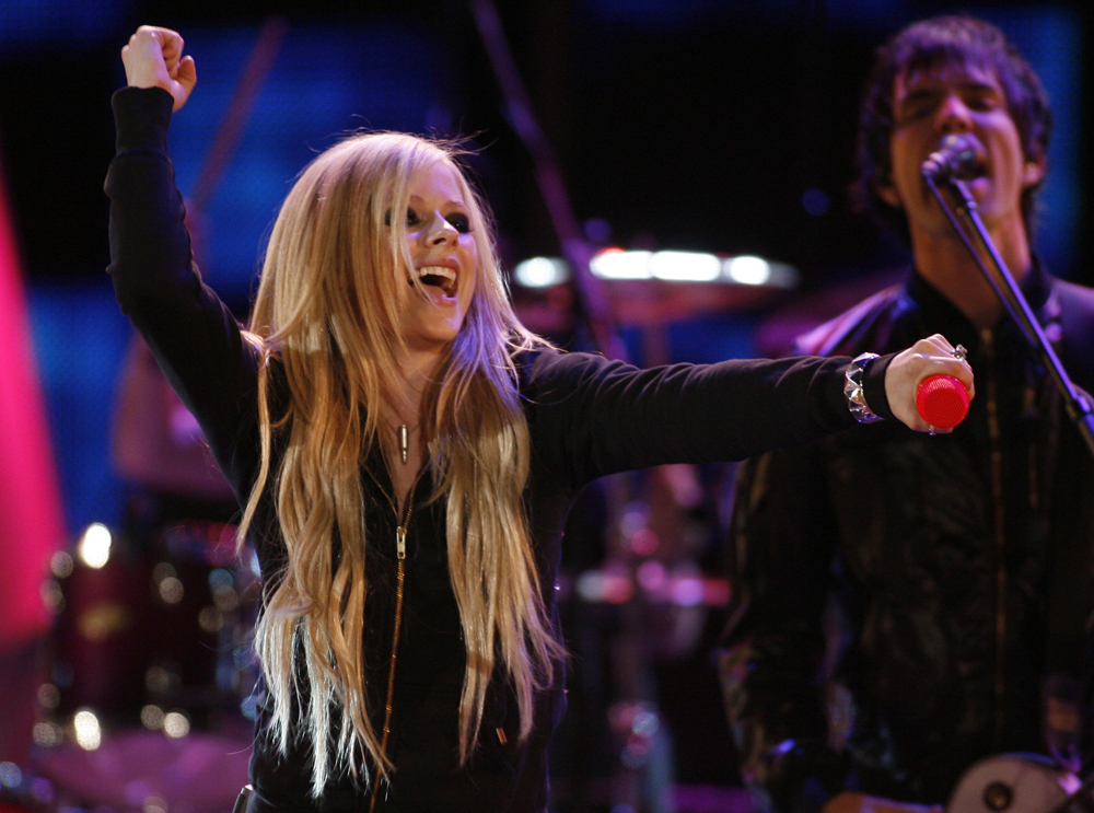 17951_avril_live015_122_705lo.jpg