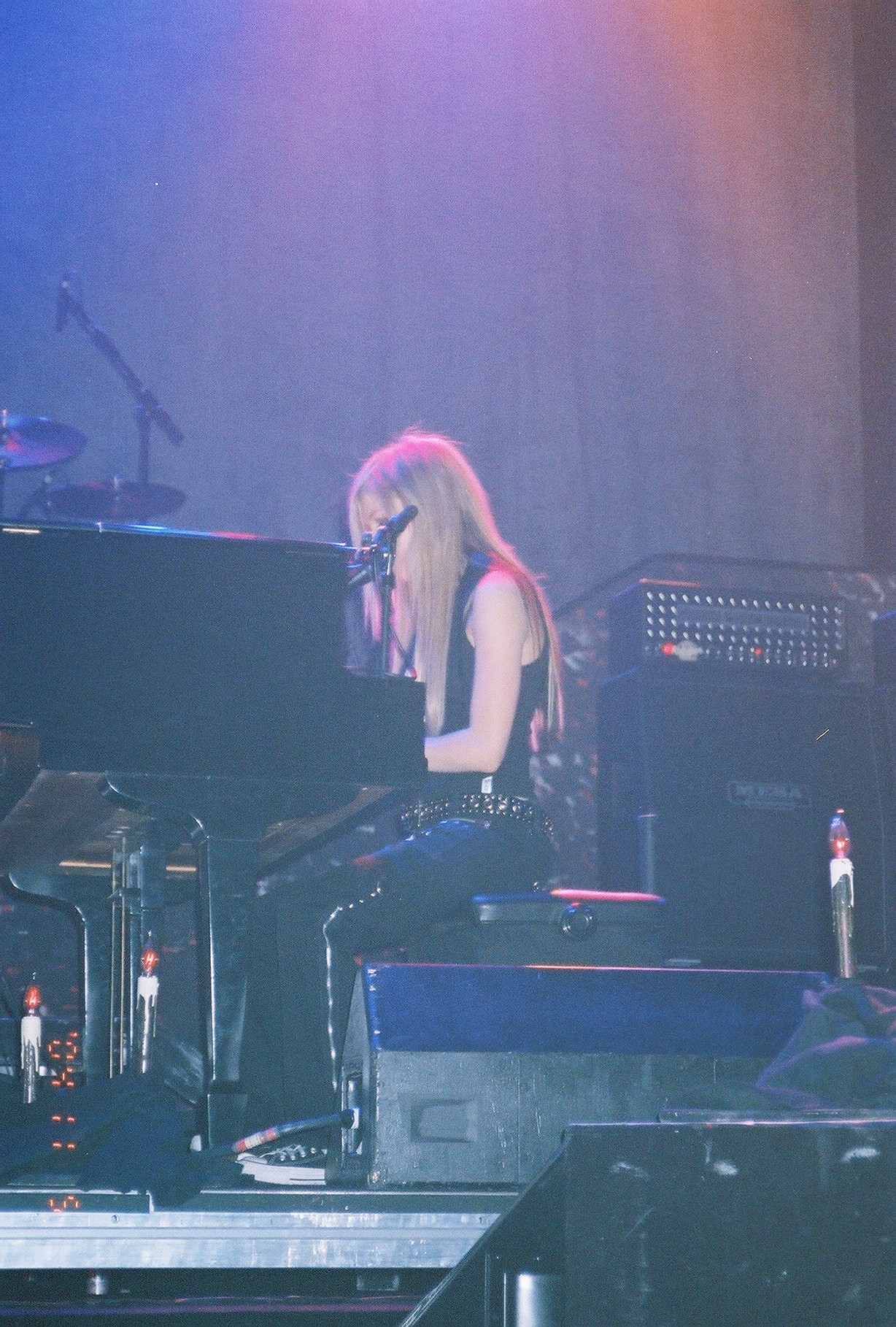 avril3.jpg