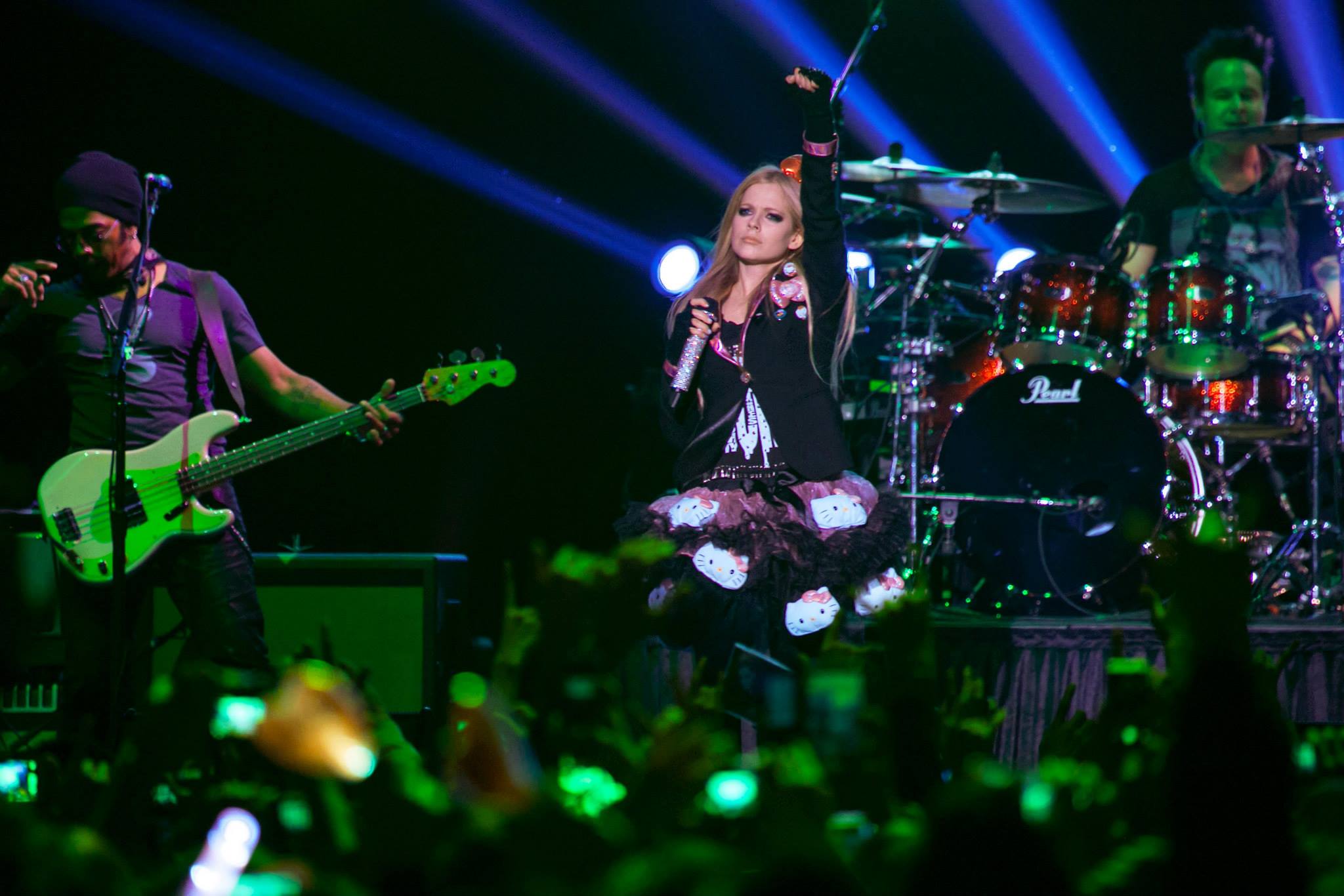 Avril-Lavigne-image-avril-lavigne-36688432-2048-1366.jpg