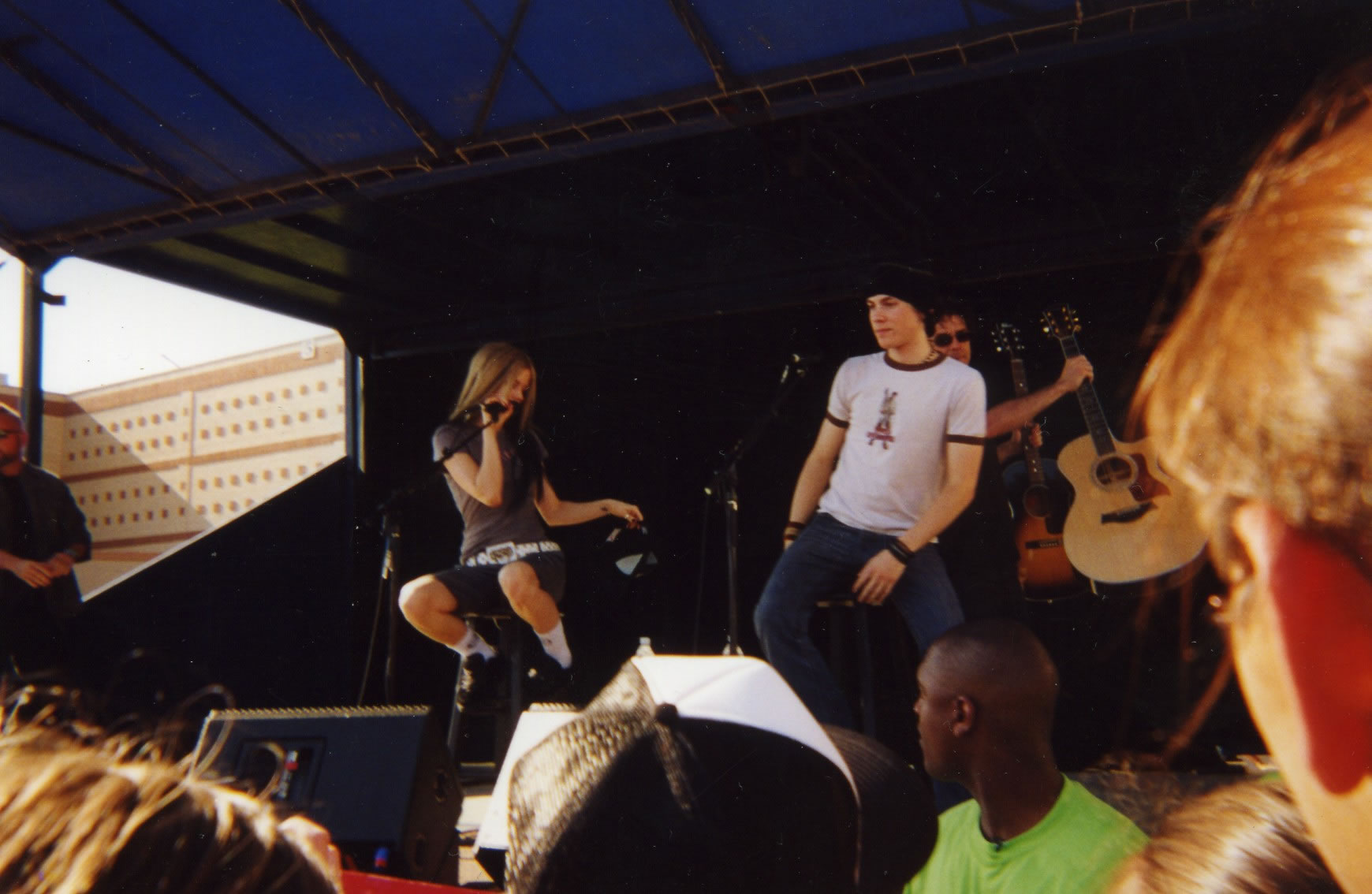 avril02_JPG[1].jpg