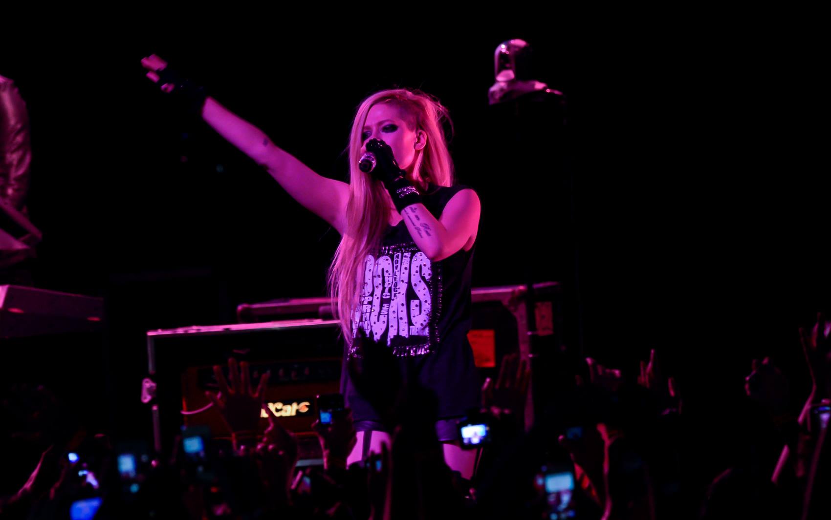 avrillavignetoursaopaulo29042014_285429.jpg