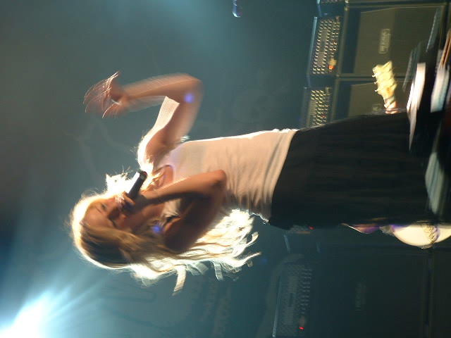AvrilLavigneBonez05018.jpg