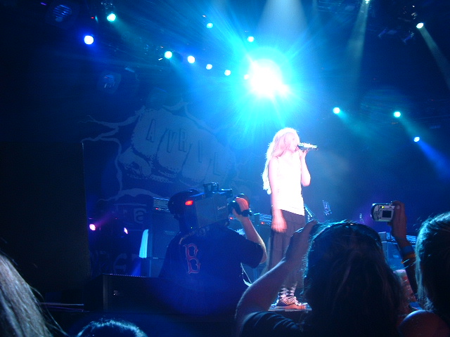 AvrilLavigneBonez05066.jpg