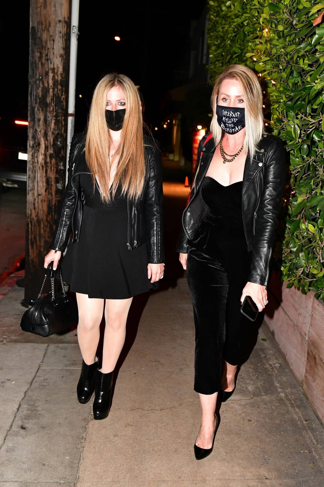 Avril-Lavigne---Out-for-a-dinner-at-Giorgio-Baldi-in-Santa-Monica-07.jpg