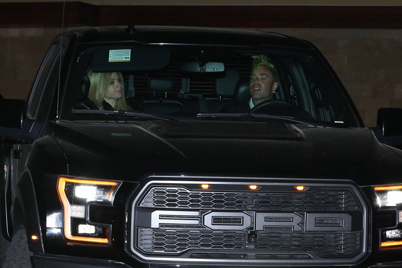 Avril-Lavigne---Out-for-a-dinner-at-Giorgio-Baldi-in-Santa-Monica-18.jpg