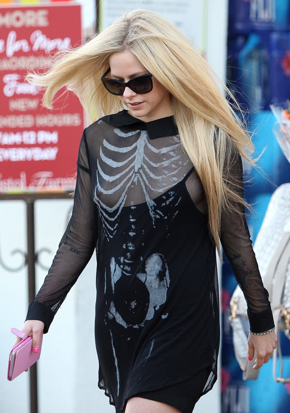 Beverly Hills - 20 octubre - 16 - AvrilPix.com - The best Avril Lavigne gal...
