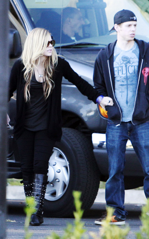 36595_Avril_980_122_442lo.jpg